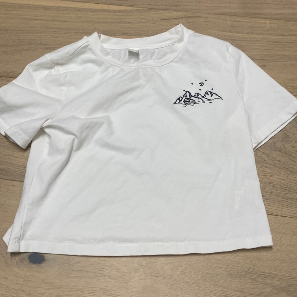 White aesthetic crop top